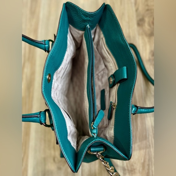 Michael Kors Large Hamilton Satchel
Bag Emerald Green EUC - Picture 7 of 9